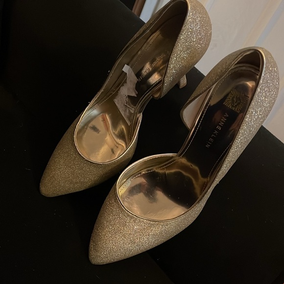 Anne Klein gold sparkly heels size 9 - Picture 2 of 3